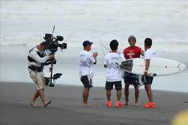 Kanoa's parents are japanese immigrants who came to the usa with nothing because they wanted to raise kanoa to be a professional surfer. Zn Yy7lurftqim