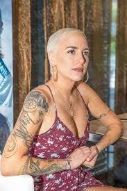 Most, hogy már túl vannak a fertőzésen gabi a családvarázsnak. Hot Magazin Mindossze Tizennyolc Eves Volt Toth Gabi Facebook