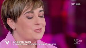 Benedetta Rossi ricorda a #Verissimo la dolorosa perdita della nonna e  della zia: “Da loro ho imparato le cose importanti della vita.” 🤍