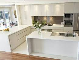 53 Variantes Pour Les Cuisines Blanches Design De Cuisine Moderne Tabourets Pour Ilot De Cuisine Amenagement De La Cuisine