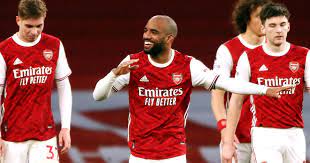 Cambio en arsenal, entra al campo nicolas pépé sustituyendo a bukayo saka. 6woal7 7vsebym