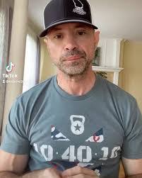 Eric Gokey's Instagram, Twitter & Facebook