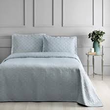 Unisex bir renk olan mavi yatak örtüleri içinde güzel bir tercih. Linens Com Tr