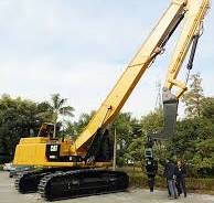 Excavator long boom and arm for sheet pile driving