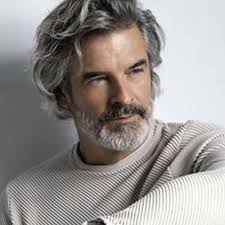 I tagli sono netti e perfettamente strutturati, con uno stile molto rigido e rigoroso. Tagli Uomo Di Tendenza 2021 Garmilli Parrucchieri