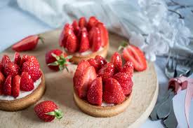 Tartelettes Aux Fraises En 2020 Mini Tarte Tartelettes Fraise Recette De Tartelette