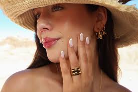 i've been in love,,,, amando mis @zebrah.joyas 🤍 y mis uñitas  @angels_nails_chile 💅🏼 📸: @victoriagaleotti