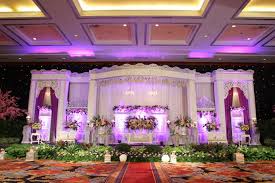 1 post published by dekorasicateringsemarang during may 2016. 10 Dekorasi Pernikahan Bertema Ungu Modern Meenikah Com