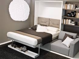 Le lit est à la chambre ce que le canapé est au le lit gigogne peut également être une. Bimodal