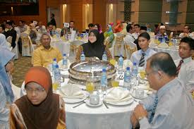 Menurut laporan, pihak tabung haji telah mencatatkan prestasi kewangan lebih baik pada tahun 2017 berbanding 2016, dengan pendapatan kasar meningkat sebanyak rm1.1 billion atau 31 peratus kepada hampir rm4.5 billion, berbanding tahun kewangan 2016 sebanyak rm3.4 billion. Majlis Pelancaran Skim Biasiswa Th Di Dewan Besar Th Tabung Haji