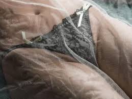 Nos épilations sont réaliées avec des cires exclusivement conçues pour assurer une épilation parfaite : L Epilation Integrale Du Maillot Une Fausse Bonne Idee L Etudiant Trendy