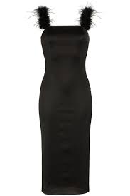 Desde hace un tiempo, las bodas inundan las cuatro estaciones del año, siendo especiales y con su propio encanto. Los 3 Mandamientos Para Ser La Invitada E Ir De Negro Vogue Espana