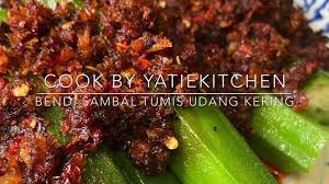 75 gr gedroogde garnalen (ebi) 2 sjalotten 5 teentjes knoflook 2 eetl olie (kokos) 1/4 theel sereh cara membuat: Yatiekitchen Resipi Bendi Sambal Tumis Udang Kering