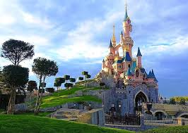 Discover 2 disney parks, 7 disney hotels, a golf course and disney village for even more magic and fun. Disney Over De Hele Wereld