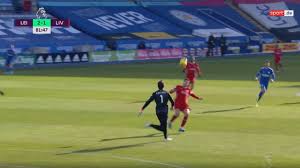 Alisson ramses becker, known as alisson, is a brazilian professional footballer. Liverpool Video Alisson Becker Und Ex Schalker Ozan Kabak An Gegentor Beteiligt Fussball News Sky Sport