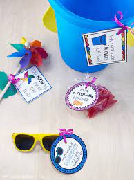 This year, impress your spouse with one of your best anniversary gift ideas yet! End Of Year Gifts First Grade Buddies