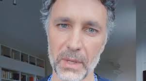 Raoul bova oggi parla della sua rinascita dopo 2 anni difficili, e della stima infinita per armani. Raoul Bova Il Commovente Ricordo Della Madre Scomparsa