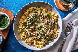 Vegetarisches Pilz Stroganoff Rezept Hellofresh Rezept In 2020 Stroganoff Rezept Stroganoff Essen Kochen