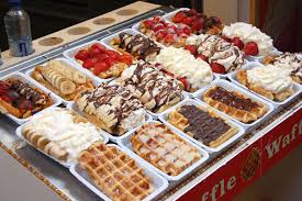 La convergence lexicale entre oublie et gaufre vient du fait que ces deux pâtisseries légères étaient cuites par les. Gaufre De Liege Vs Gaufre De Bruxelles Fleur De Pois