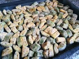 Zucchine e melanzane al forno impanate ammollicate con uova e senza uova.questa è una versione speciale di fatto in casa da zia giulietta e nonna blandina, infatti mi trovo a casa di zia. Melanzane E Zucchine Gratinate Vegan Autoproduciamo