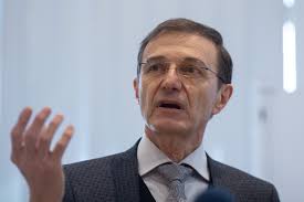 Restaurant elisabeta, bulevardul regina elisabeta, 45. Ioan Aurel Pop Noul PreÈedinte Al Cnatdcu A Fost Impotriva Verdictului De Plagiat Dat Lui Ponta De Acest For PreÈedintele Numit Acum De Anisie Saluta In 2012 Reorganizarea Prin Care Liviu Pop
