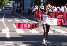 Op 22 juli starten de eerste sporten al, twee dagen later worden de spelen officieel geopend tijdens de op. Xcltpit5unnvtm