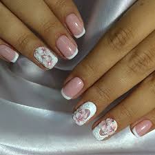 Un large choix de couleurs vous est proposé pour répondre à toutes ce gel peut être appliqué soit en guise de french sur le bouts des ongles ou sur la totalité des ongles. 1001 Versions De La Manucure Mariage Moderne