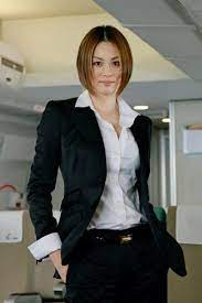 かっこいい女性のスーツの着こなし方 画像集 ギャザリー 米倉涼子 ヘアスタイル かっこいい女性 ワーキングスタイル