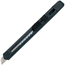 The most common telltale sign it's time to bust out the blade sharpener is if your lawn looks terrible after mowing it. Wickes Disposable Retractable Snap Off Knife 9mm Wickes Co Uk
