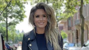 Nikkie plessen is presentatrice, model en eigenaresse van boekingskantoor booking the stars en fashion label nikkie. De Ondernemer Zo Laat Nikkie Plessen Haar Mode Imperium Tot Grote