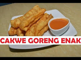 Kedua hidangan roti goreng ini memang sering dijual bersama oleh penjual. Cara Membuat Cakwe Goreng 5 Bahan Enak Mudah Youtube