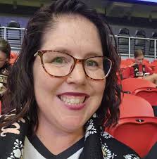 Men behind bigfoot bae's water support team