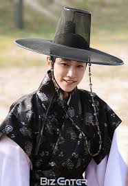 Police university (kbs2, 2021) my first first love (netflix, 2019) if we were a season (kbs2, 2017) moonlight drawn by clouds (kbs2, 2016) Moonlight Drawn By Clouds Fashion Kim Yoon Sung Eukybear Dramas