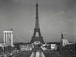 Doch der turm, seinerzeit als teuflische konstruktion beschimpft, blieb. Eiffelturm Paris Geo