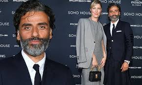 Elvira Lind's Instagram, Twitter & Facebook