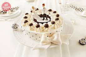 Hochzeitstorte Nach Eleganter Schwarz Weiss Walder Art Hochzeitstorte Hochzeitstorte Rezept Hochzeitstorte Elegant