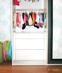 Kinderzimmer scandi kinderzimmer mit dachschräge the post kinderzimmer scandi appeared first on kinderzimmer ideen. Ikea Komplement Einbaukommode Ohne Griffe Offnen Kullaloo