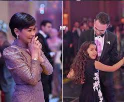 تزوجت شيرين عبد الوهاب من الموزع الموسيقي محمد مصطفى عام 2007 ورزقت بطفلتها الأولى مريم في عام 2008، كما طرحت ألبومها الأول مع روتانا بعنوان بطمنك في نفس العام، وتبعه ألبوم حبيت في 2009. Ø±ÙˆÙ…Ø§Ù†Ø³ÙŠØ© Ø´ÙŠØ±ÙŠÙ† Ø¹Ø¨Ø¯ Ø§Ù„ÙˆÙ‡Ø§Ø¨ ÙˆØ­Ø³Ø§Ù… Ø­Ø¨ÙŠØ¨ ØªØ®Ø·Ù Ø§Ù„Ø£Ù†Ø¸Ø§Ø± ÙÙŠ Ø²ÙØ§Ù Ø´Ù‚ÙŠÙ‚ØªÙ‡Ø§ Ø¨Ø§Ù„ØµÙˆØ± Ø§Ø®Ø¨Ø§Ø±Ù†Ø§ Ø§Ù„ÙŠÙˆÙ…