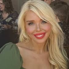 Penny Meade's Instagram, Twitter & Facebook