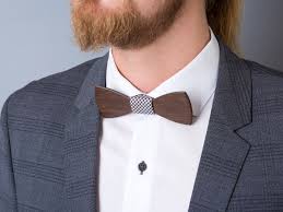 Der Neueste Trend Fur Kreative Kopfe Fliegen Aus Holz Fliege Anzug Herrenmode Modegarhammer Mode Festliche Mode Neue Trends