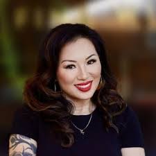 Lynda Savage's Instagram, Twitter & Facebook