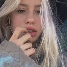 Now, if you are looking for a beachy look on your mane, then this is. ð™¥ð™žð™£ð™©ð™šð™§ð™šð™¨ð™© ð™¨ð™©ð™¤ð™§ð™¢ð™®ð™¥ð™ªð™§ð™¥ð™¡ð™š Blonde Hair Brown Eyes Light Blonde Hair Blonde Hair Girl