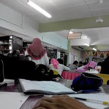 Smk bandar baru darulaman, sekolah kami sanjung tinggi, cinta kasih abadi kami, tetap segar sepanjang masa, disini ilmu dicari, disini segala dipelajari, kami tetapkan matlamat kami, kekal kualiti sepanjang hidup ini, smk bandar baru darulaman kami junjung kami hargai, jasa guru bakti. Foto Di Sekolah Menengah Kebangsaan Bandar Baru Darulaman Jitra Kedah