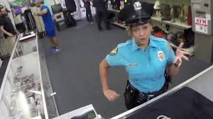 ضباط الشرطة يصبحون لجناة في القسم ويغتصبون المحتجزات بلا رحمة