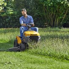 Hohes Gras Mahen Diese Gerate Brauchen Sie Rasen Gras Rasentraktor