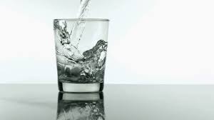 It stays still and doesn't move due to the carbonic acid. Still Water Or Natural Mineral Water Which One Is Better Velas Magazine