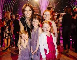 Browse 23 mona grudt stock photos and images available, or start a new search to explore more stock photos. Mona Grudt Tok Med Familien Pa Skal Vi Danse Kim Daniel Er Min Favoritt Vg