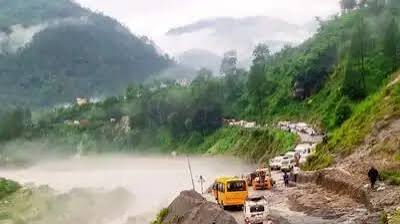 उत्तराखंड में भारी बारिश की चेतावनी: 3 जिलों में रेड अलर्ट, चारधाम  यात्रियों और पर्यटकों के लिए एडवाइजरी जारी - uttarakhand weather update red  orange yellow alert ...