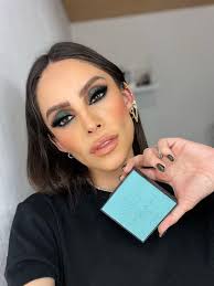 Listas para deslumbrar con un solo toque? 🌟 Las nuevas Paletas de Sombras  Oasis de Farmasi son todo lo que tu mirada necesita: tonos vibrantes,  acabados perfectos y una fórmula que se