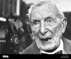 Black and white picture of old man hi-res stock photography and images